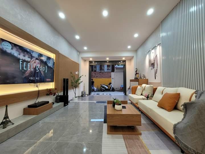 Nhà Mới - 3 Lầu (65m2), BÀNH VĂN TRÂN - 13.5 Tỷ.