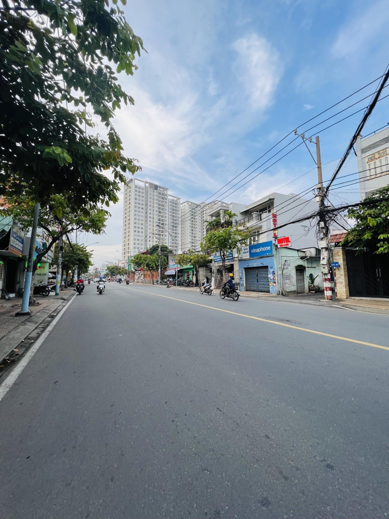 Hàng KD gần ga Metro Dt 98m2 ngang 5.5M đường Đặng Văn Bi thu nhập sẳn 17Tr tháng