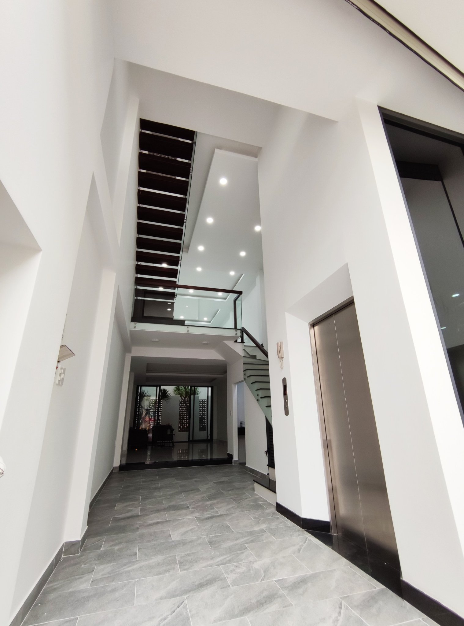 Bán Nhà Đẹp Xây Dựng Tâm Huyết Đẹp Như Hình q3, HXH 4.5*20M