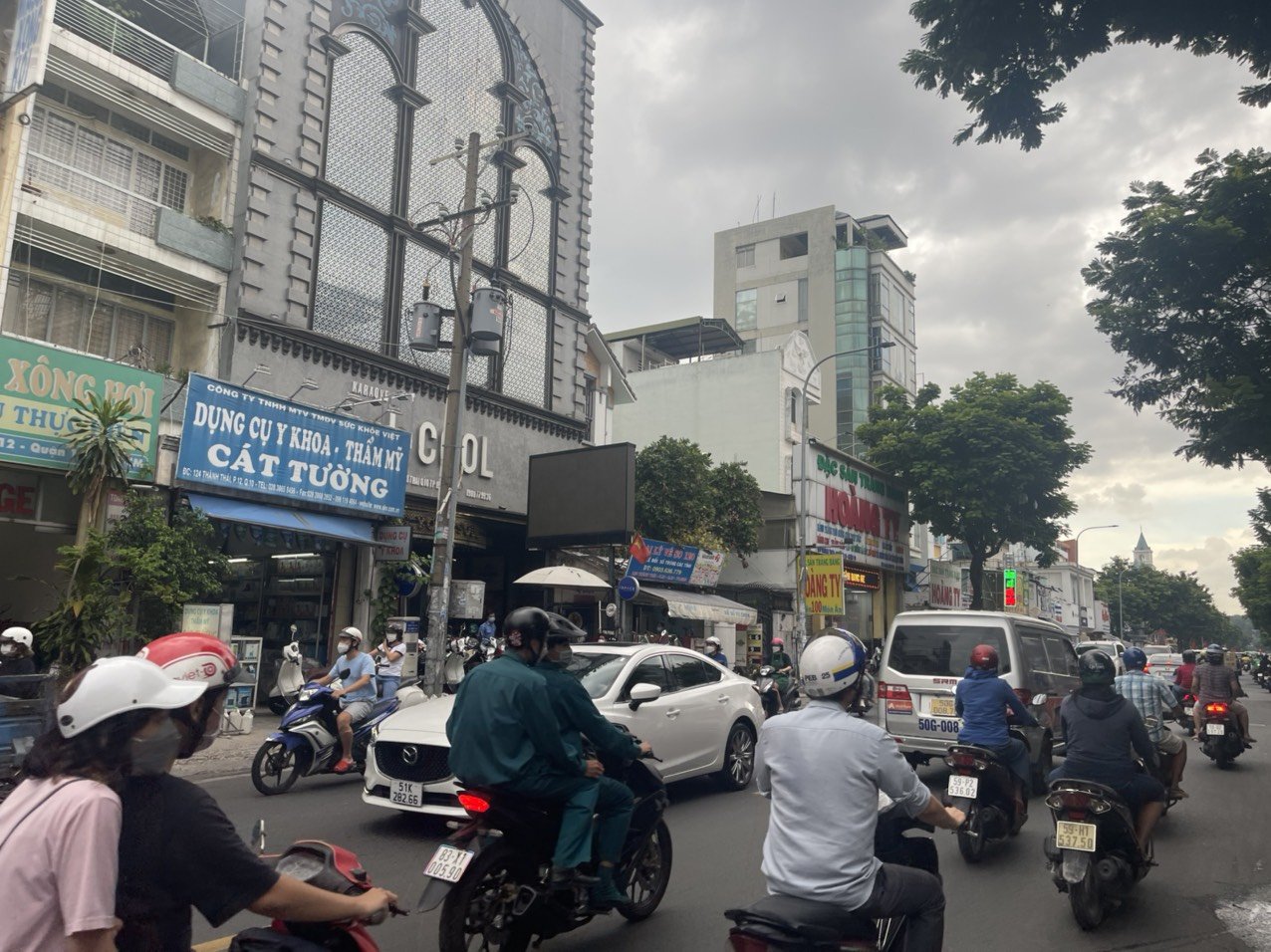 Bán nhà đẹp Thân Nhân Trung ngay Etown Tân Bình 5,5x16m 4 lầu giá 12,9 tỷ
