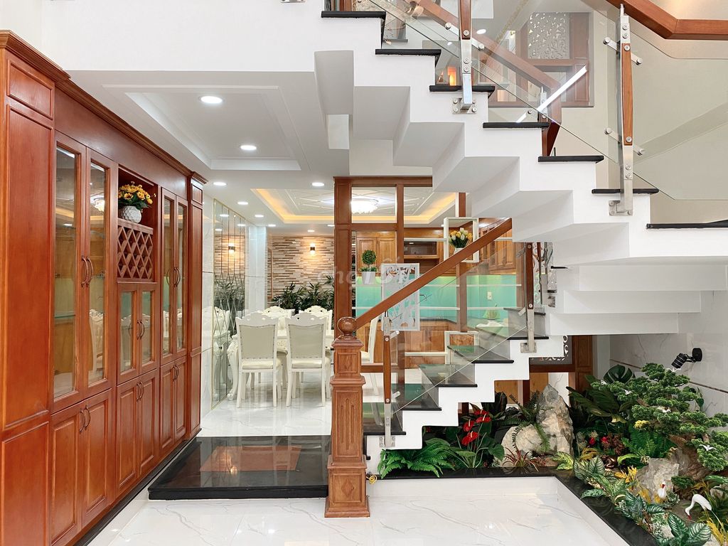 Nhà mới 1 trệt 2 lầu ST hẻm 7m Nguyễn Oanh, P17, DT: 4,3x16m, giá chỉ 6.8 tỷ TL