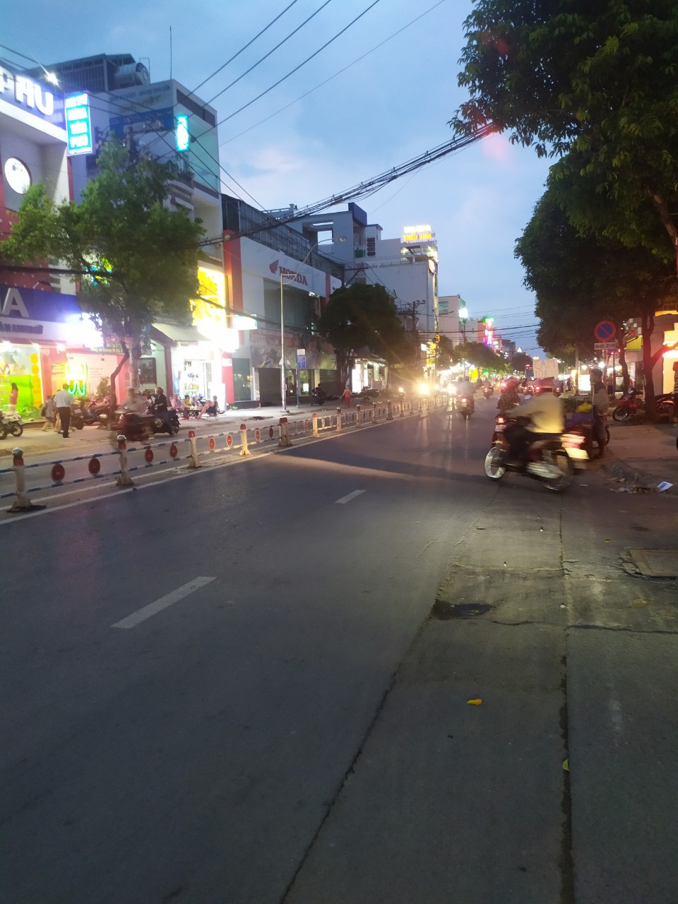 Bán mặt tiền Trần Văn Quang, gần chợ Tân Bình, 3 lầu, vỉa hè 3m, giá 13 tỷ, HĐ thuê 30 triệu.
