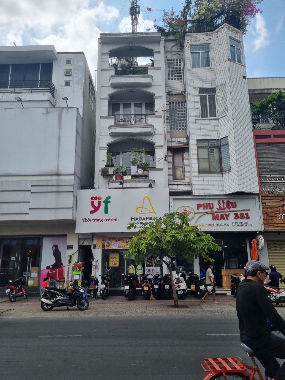 DT: 4.5x18m; Bán nhà mặt tiền đường Lê Văn Sỹ, Phú Nhuận; vị trí đắc địa; nhà đẹp 4 tầng
