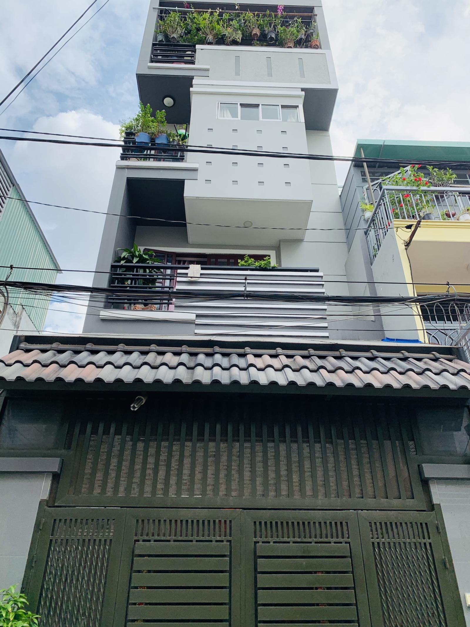 Bán nhà mặt tiền 3 lầu, DT 4x16m, vị trí đẹp đường Nhất Chi Mai, Q. Tân Bình, TP. HCM, giá 13,5tỷ
