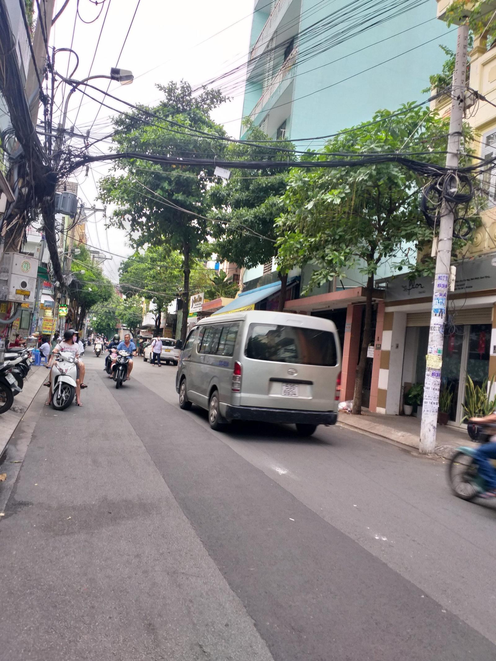 Bán nhà hẻm xe hơi đường Nguyễn Văn Trỗi, quận Phú Nhuận, DT 10x19m, giá bán chỉ 42 tỷ