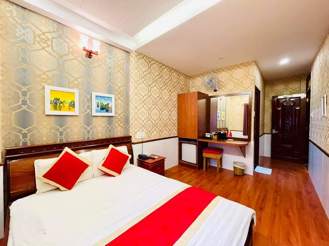 Bán khách sạn, thu nhập 270 triệu/th,  ngang 6m, 7 tầng,  mặt tiền khu Tên Lửa, Bình Tân