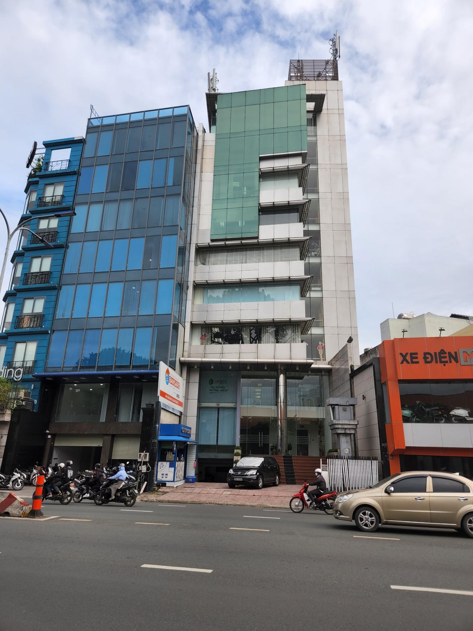 Cần chuyển nhượng tòa building mặt tiền Trương Định, Phường 6, Quận 3.