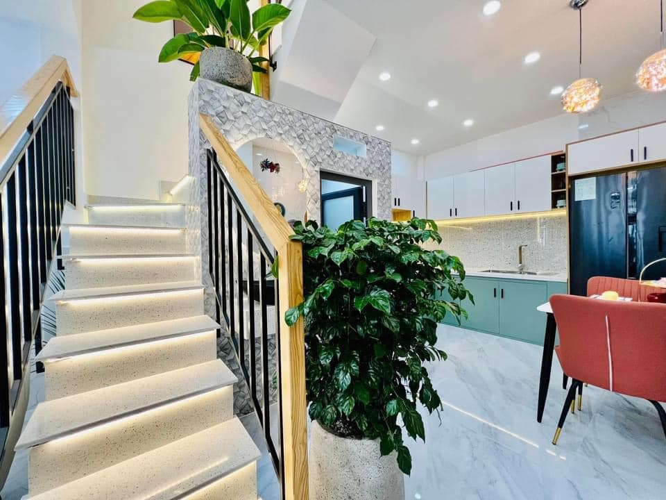 Cho thuê nhà hẻm 7m Trường Sơn 5*16m, 3 lầu chỉ 28 triệu khu sân bay P.2 Tân Bình