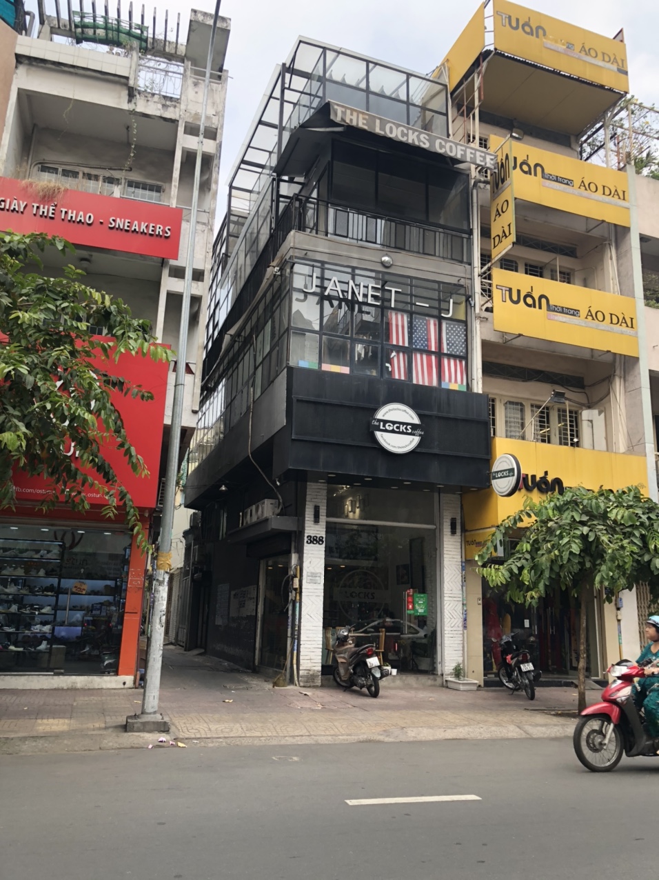 Bán nhà góc 2 mặt tiền đường Phan Sào Nam, P.11, Tân Bình. DT (4.2x17) trệt 3 lầu giá 13.7 tỷ