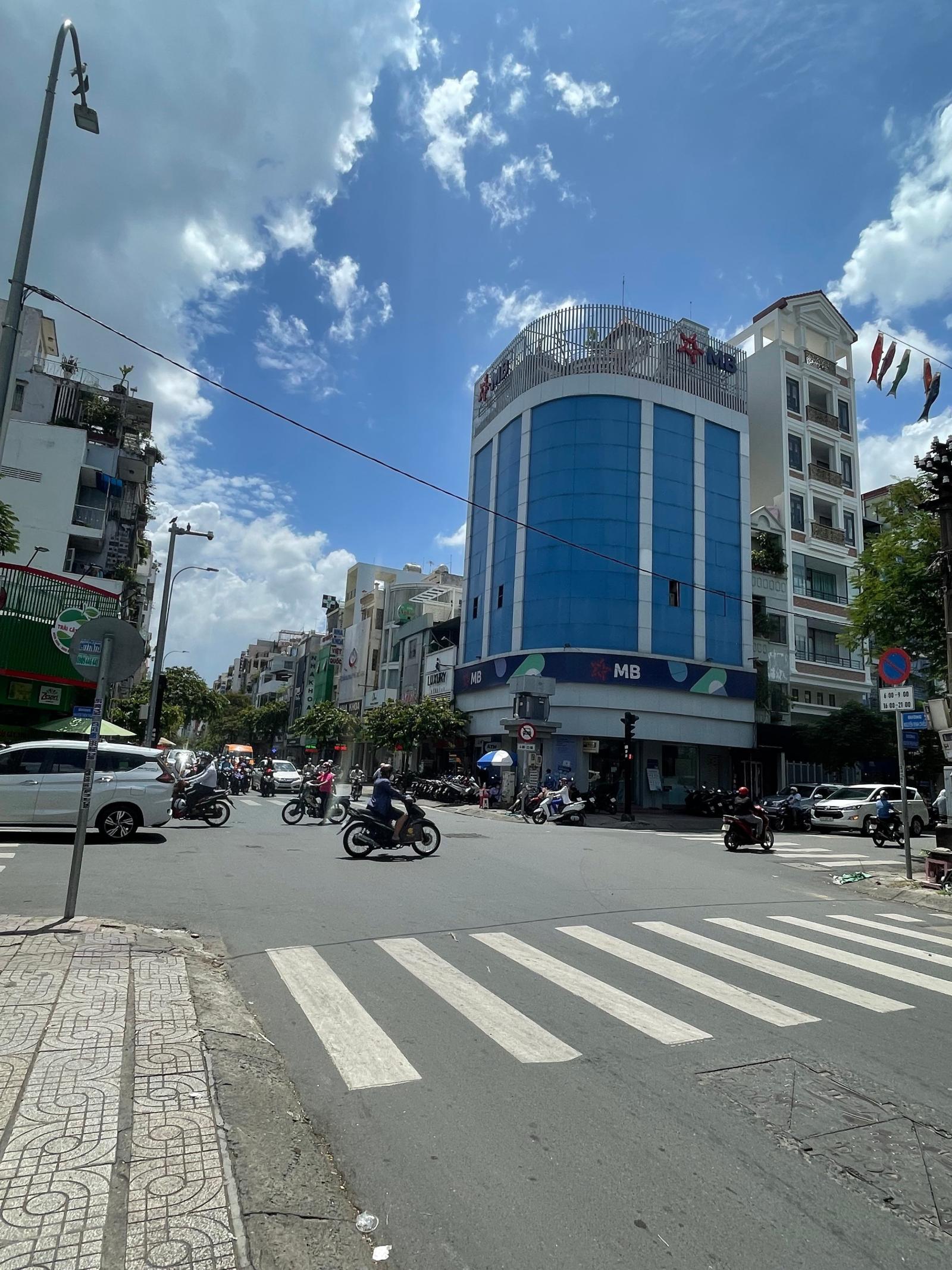 DT: 16*18M, khuôn đất mặt tiền đường Độc Lập, Tân Phú. GPXD: Hầm - 8 tầng