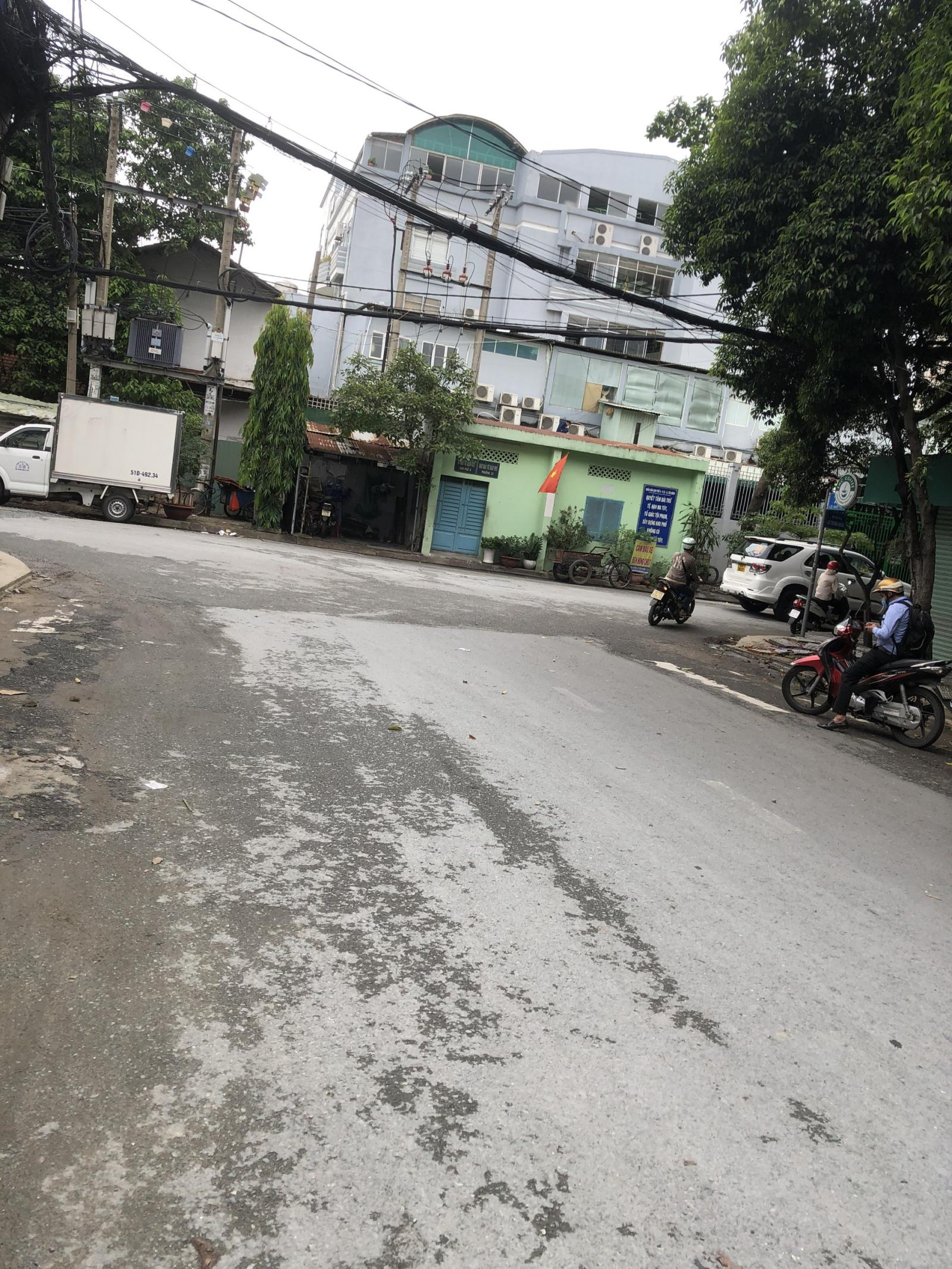 Cần bán gấp nhà Khu Sân Bay, P.2, Tân Bình. DT: 6x20m, giá 16 tỷ