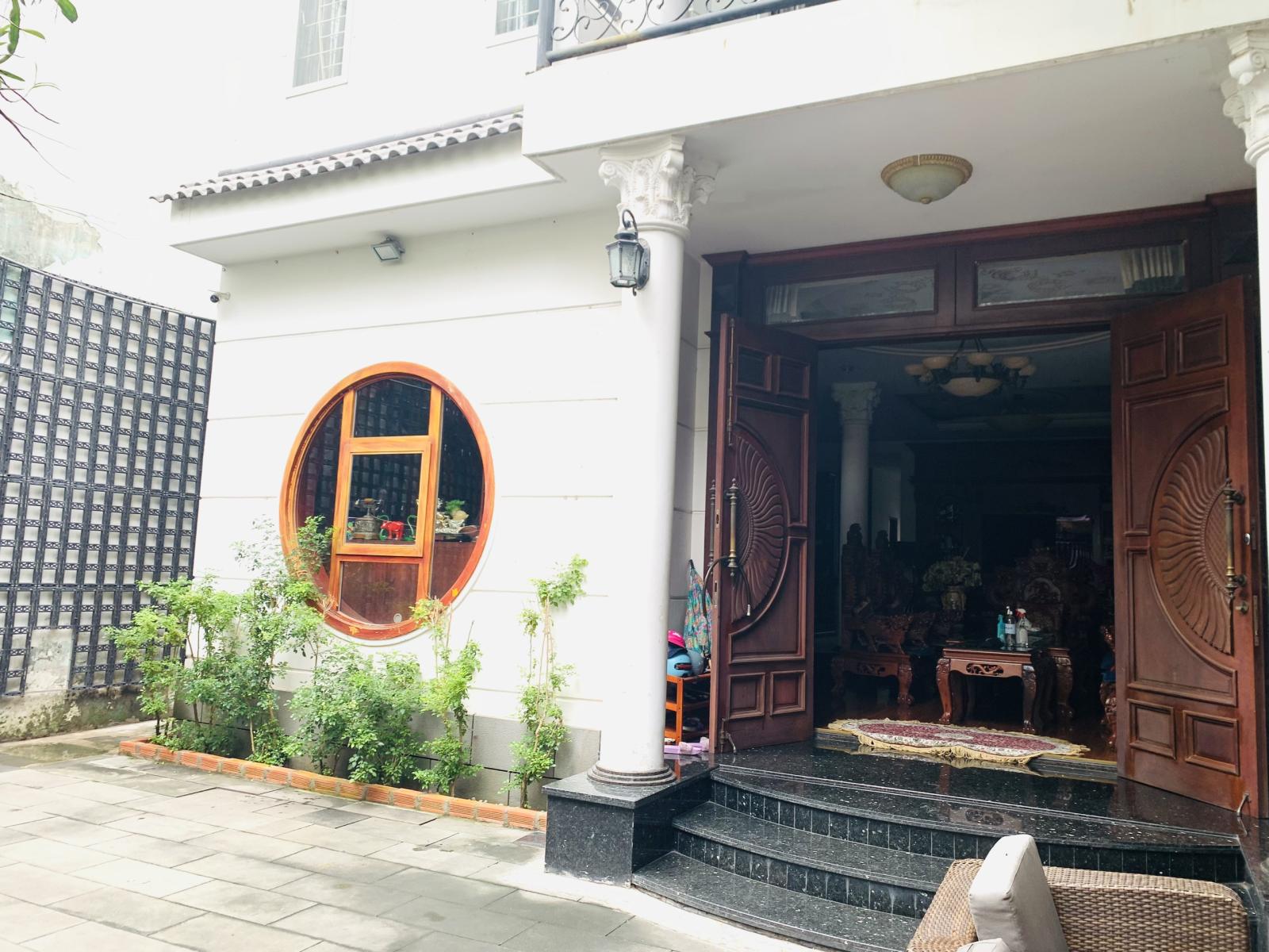 Bán biệt thự gỗ cao cấp đường Cộng Hòa, Tân Bình.10*20M, 28 TỶ 
