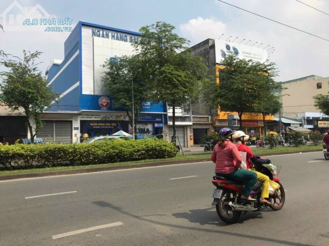 MT Hồng Bàng, kề Quận 5, TP. HCM (4.3x21m) NH 4.4m. DTXD: 87,2m2 DT sàn: 190,16m2.