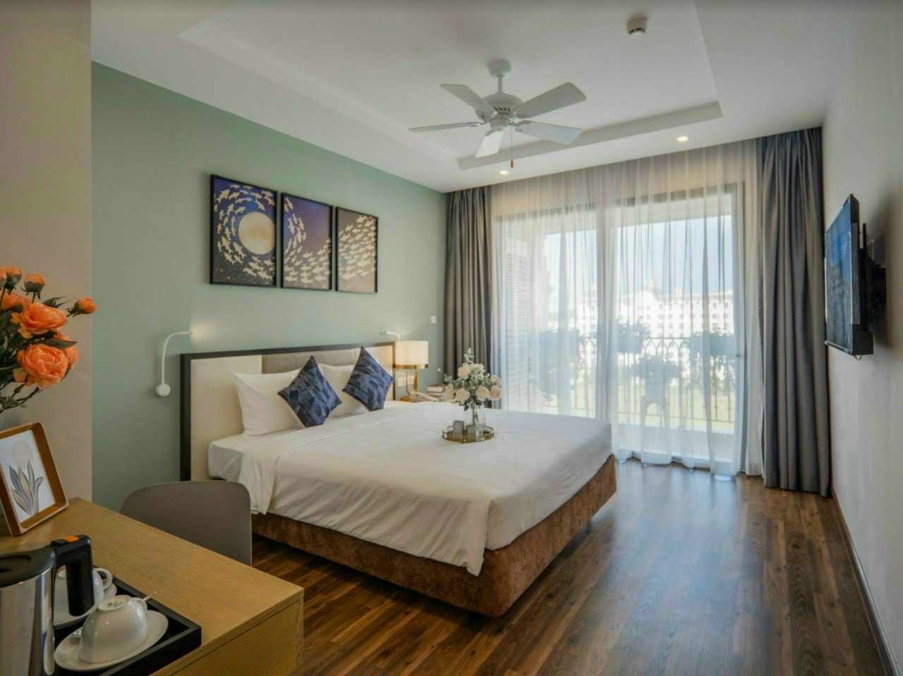 Hạ giá bán gấp Khách sạn MT Đường C18 Khu K300 Tân Bình, 5*20m, Hầm 5 Lầu- 26.5 tỷ