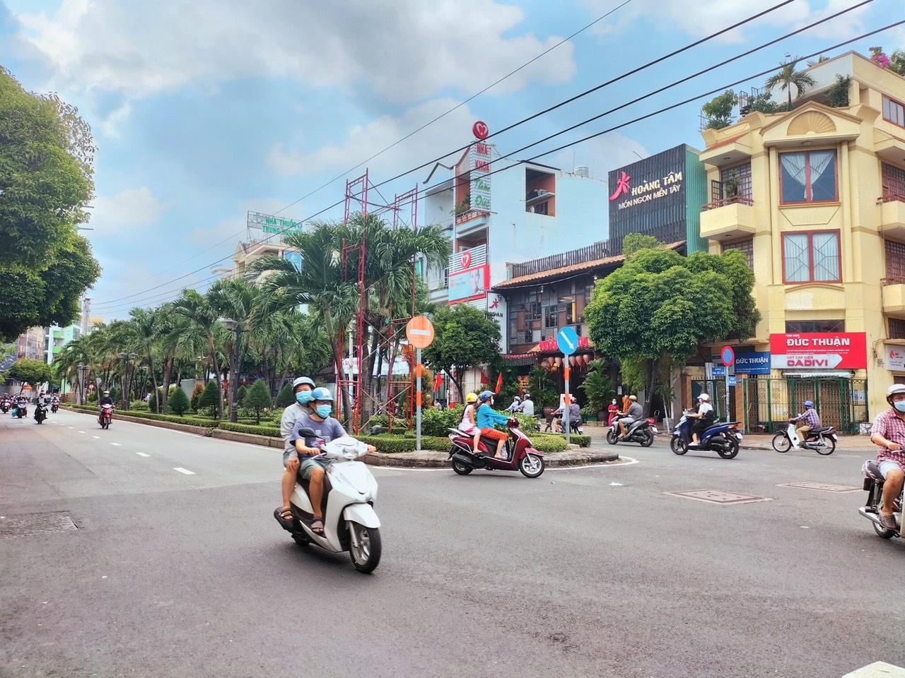 Bán Building mặt tiền Phan Xích Long Phú Nhuận, 144m2, ngang 8m, 5 tầng, 55 tỷ. 