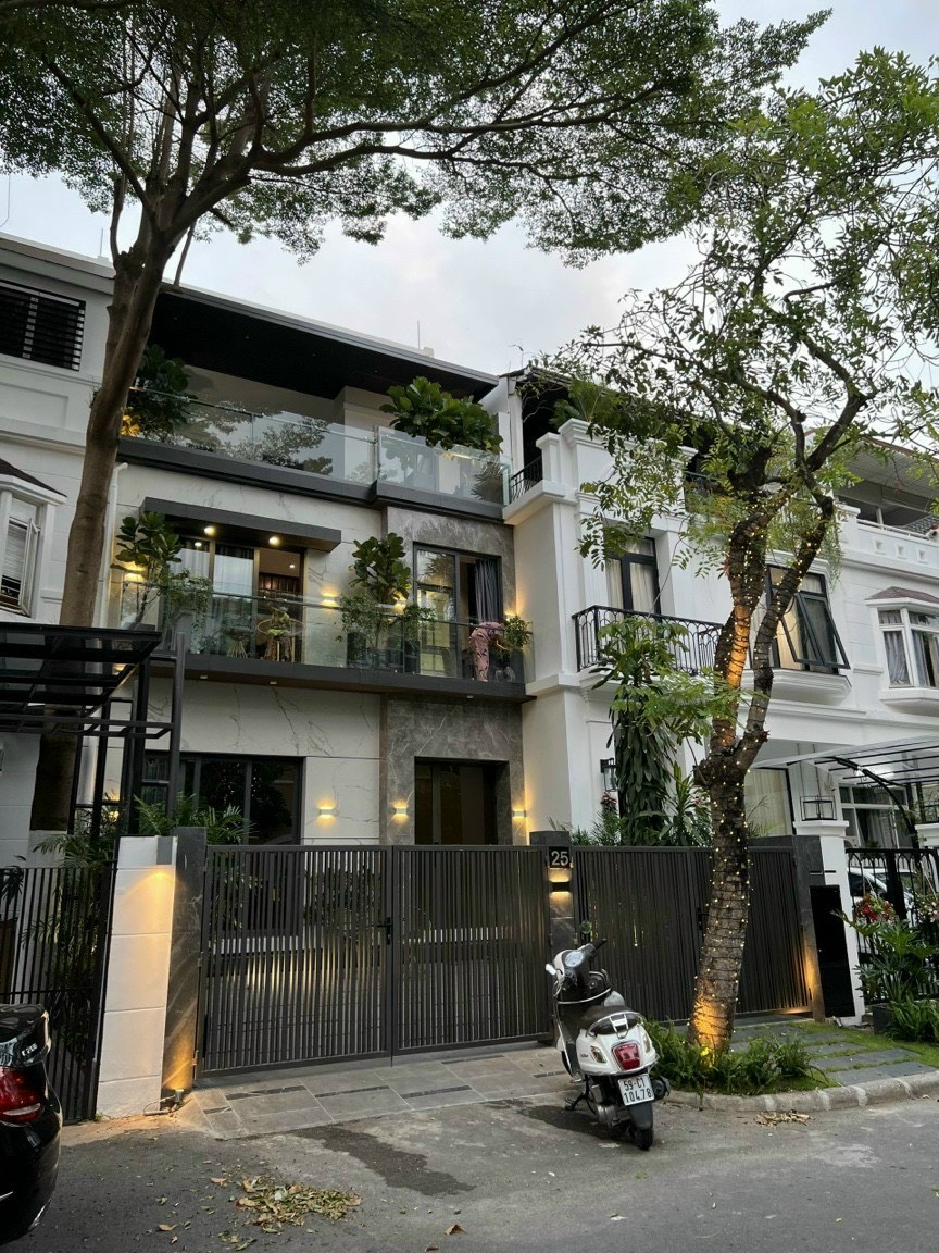 Bán biệt thự liên kế Mỹ Thái 1 PMH Q7 nhà đẹp 2 mặt tiền trước sau DT: 7x18m bán 31tỷ LH 0908018111