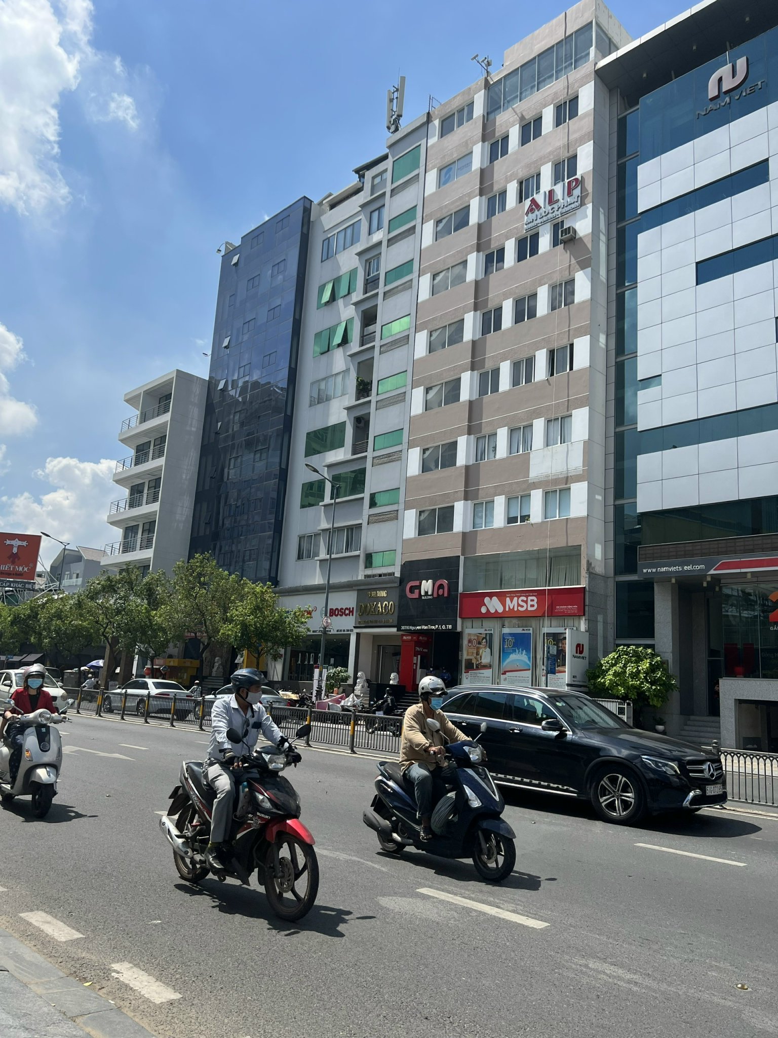 Bán toà nhà mặt tiền Đường Út Tịch - Hoàng Việt, Phường 4, quận Tân Bình