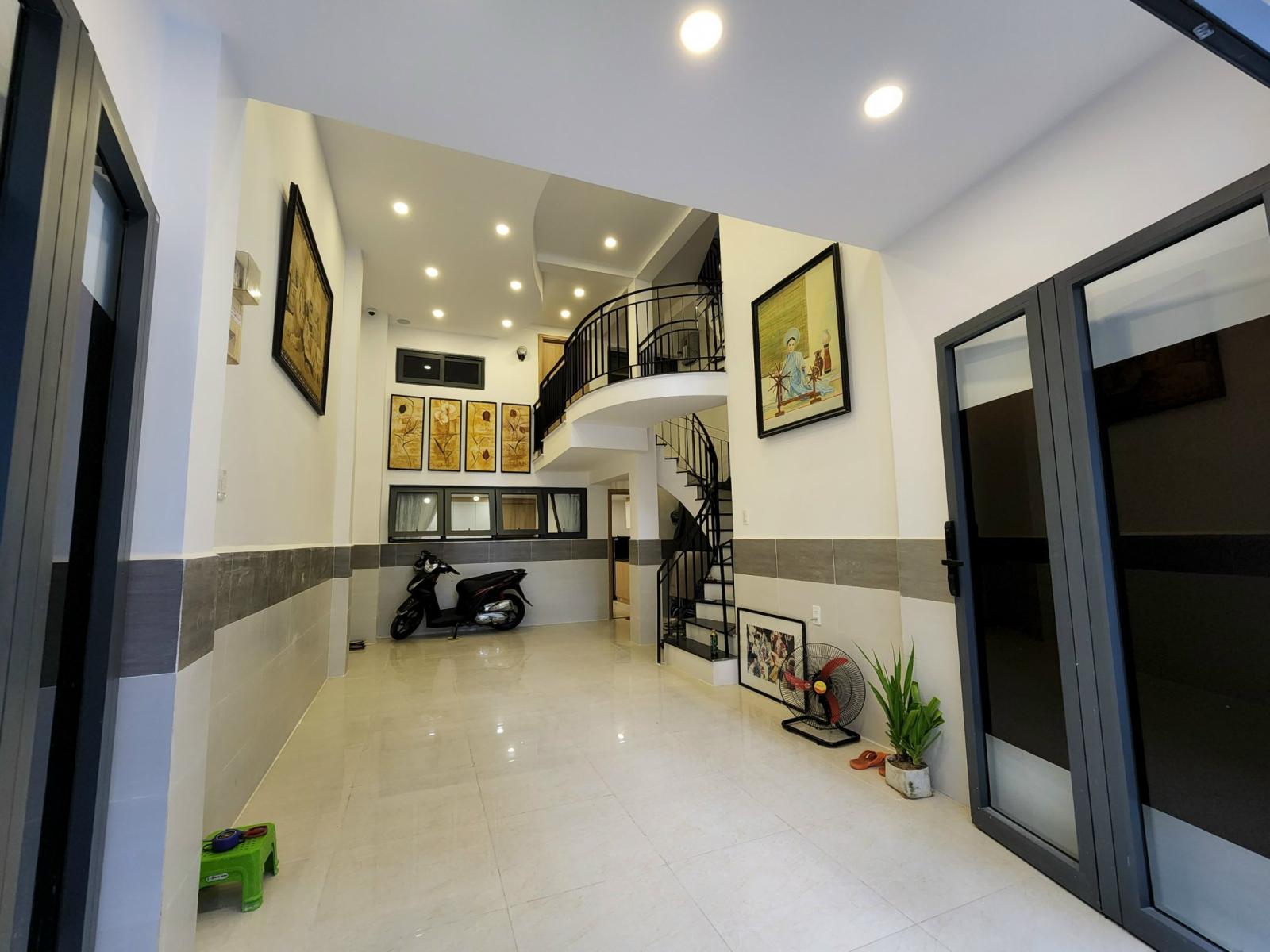 HXT Nguyễn Hồng Đào,5*23m 23 tỷ Hầm, 4 Lầu, đang cho thuê 40tr/ tháng. 5x23 nở hậu 9m, CN 150m2 Giá: 23 tỷ tl