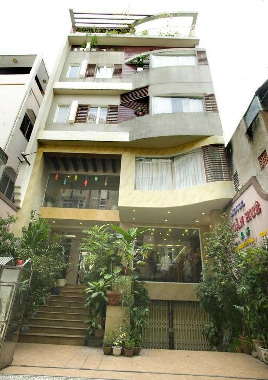 Bán Khách Sạn 3 Sao _ Phạm Văn Hai, Tân Bình, 8x14m, Hầm 4 lầu chỉ 24 tỷ 