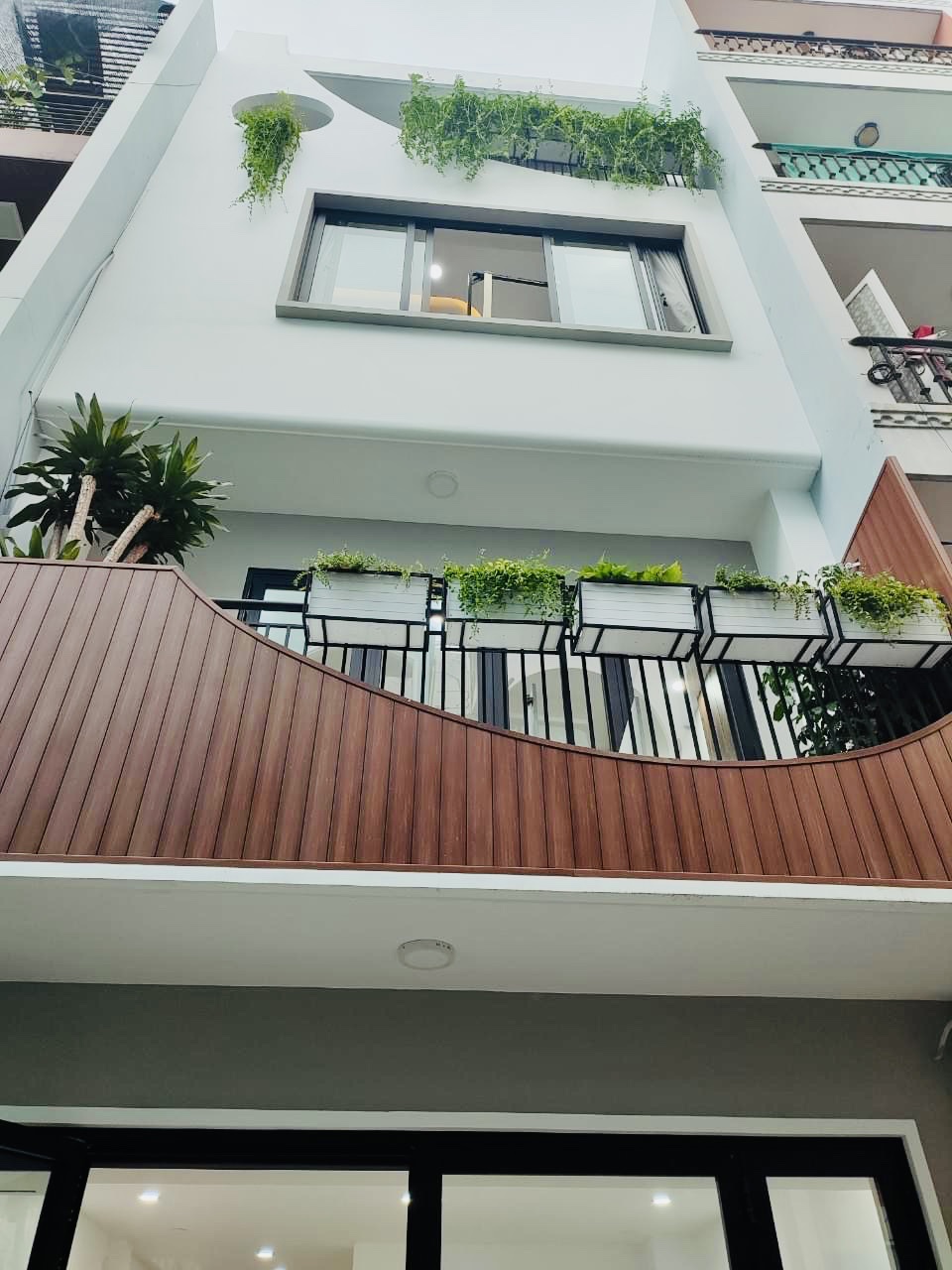 Nhà 3 Lầu (5x16m) Khu Biệt Thự  đường Nguyễn Thái Bình, P.12 – 16.2 Tỷ.