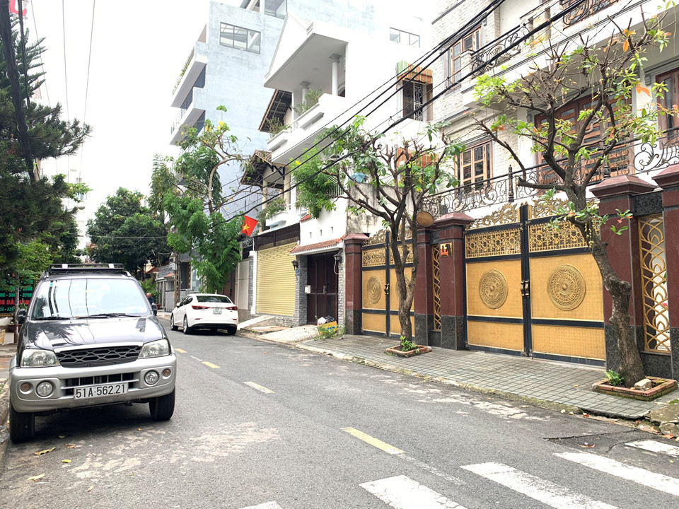 cần bán căn nhà mặt tiền đường Đặng Văn Ngữ (5 x 30m) - P. 10 - Phú Nhuận (giá 27 tỷ TL)