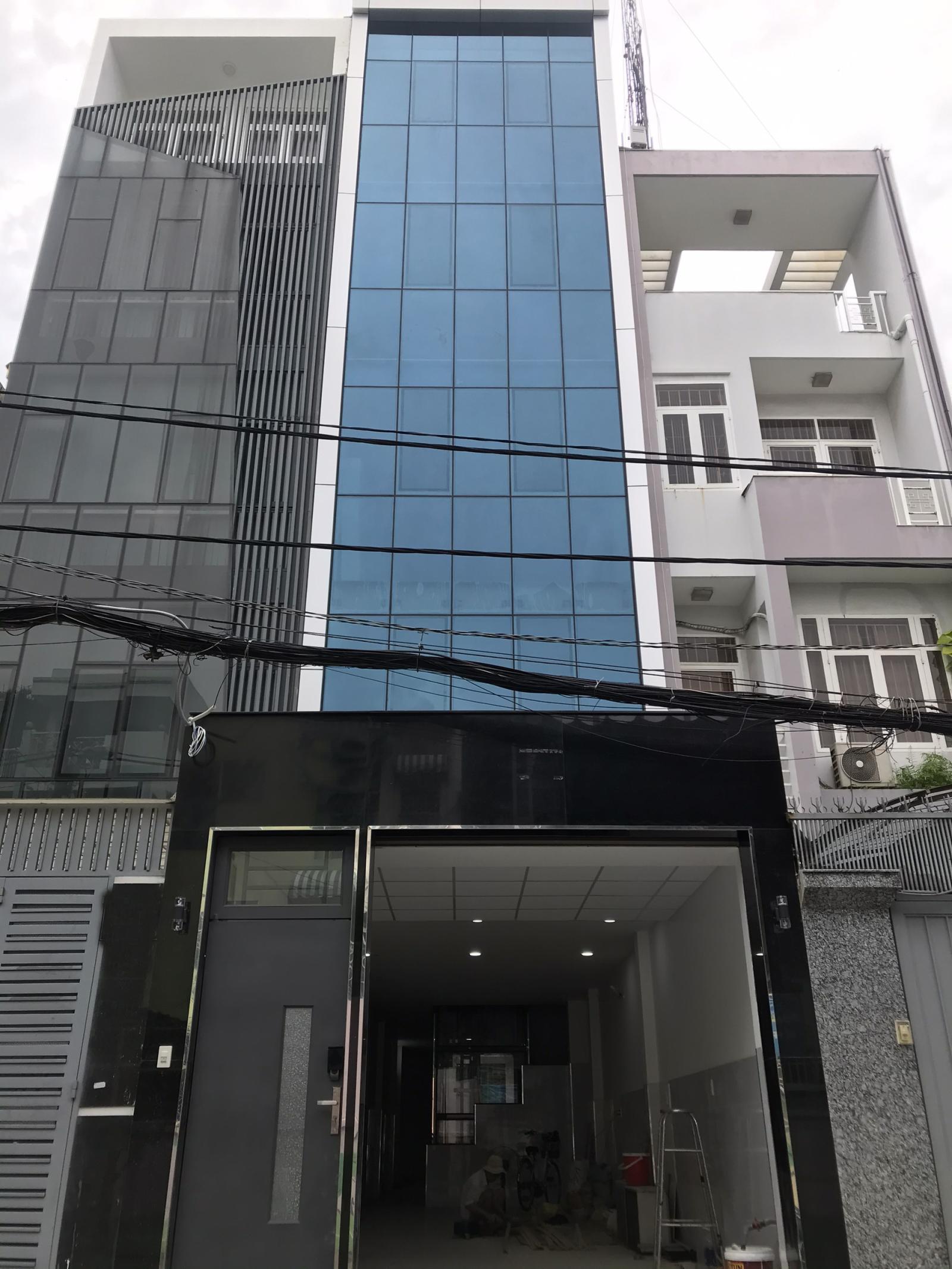 Bán nhà mới mặt tiền Đào Duy Từ, Quận 10, gần ĐH Kinh Tế, 4.2x21m, 5 lầu thang máy, giá chỉ 24 tỷ TL