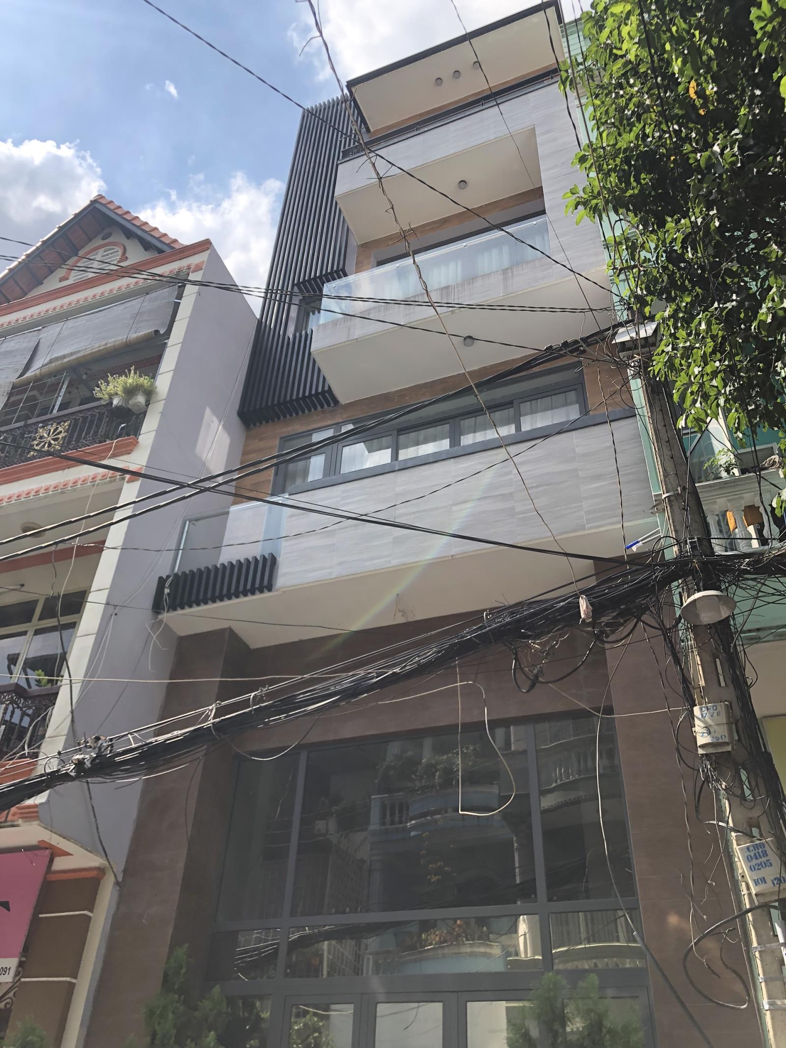 Bán nhà đường Nguyễn Thái Bình; đường 8m; 5 tầng thang máy; giá 20 tỷ