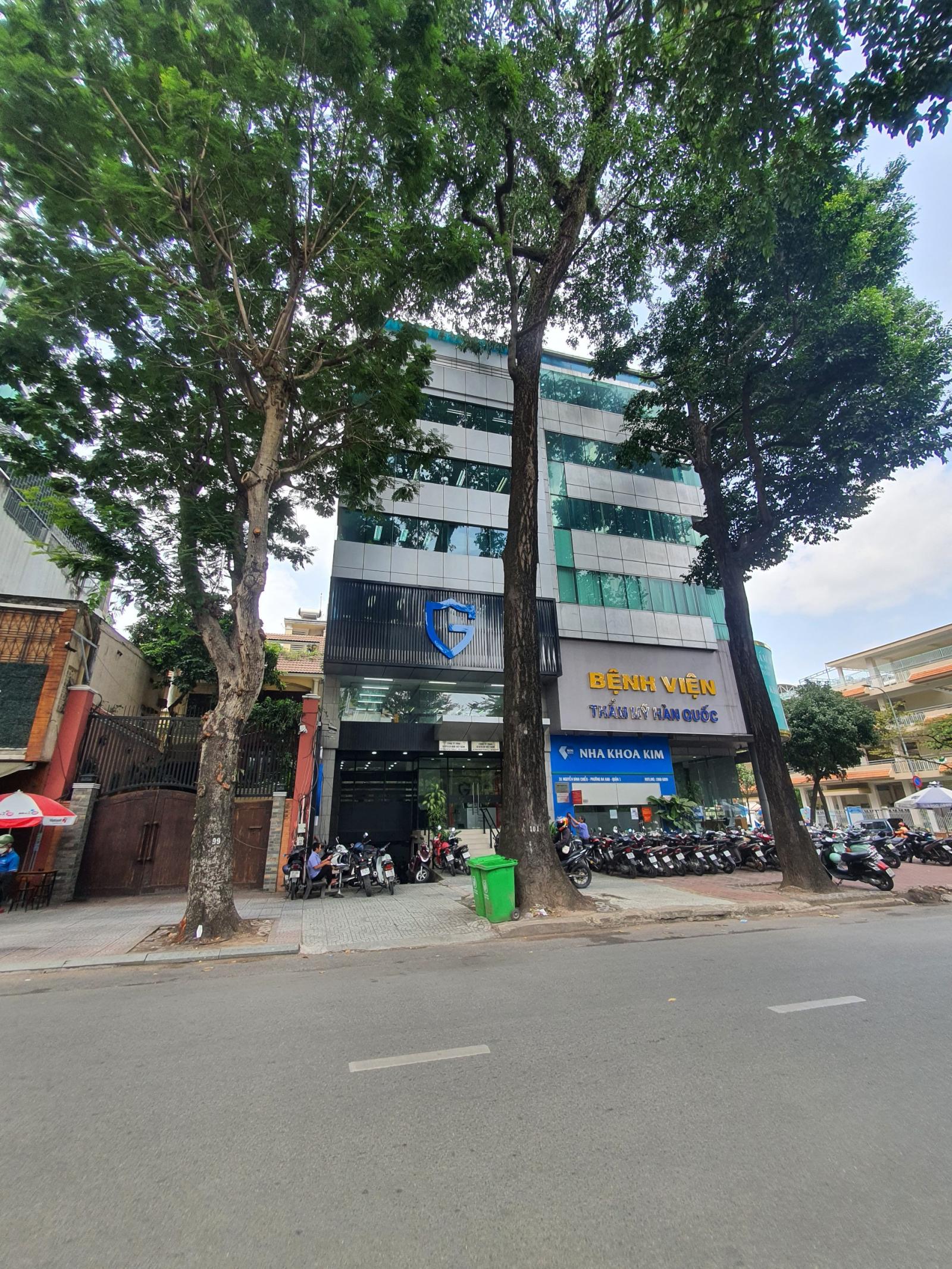 Bán tòa nhà văn phòng đường Hoàng Văn Thụ 8mx20m hầm 7 lầu giá 39 tỷ còn TL