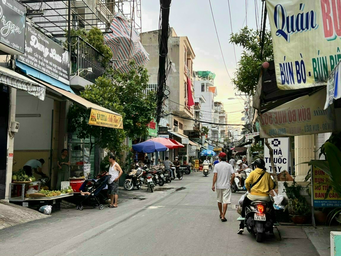 Bán nhà mặt tiền hẻm 8m, kinh doanh tốt đường Huỳnh Tấn Phát, Quận 7. Giá 7,8tỷ
