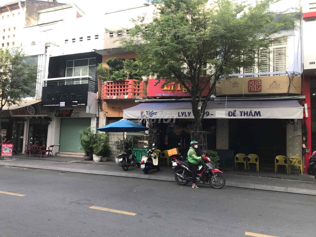 Bán gấp nhà mặt tiền đường Nguyễn Văn Trỗi, DT 7.5x12.5, 3 tầng, giá 30,9 tỷ
