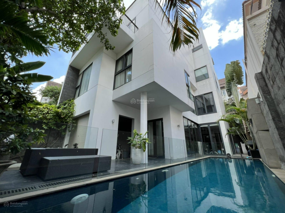 Chủ nhà đi Mỹ cần bán nhanh căn Villa 300m2 Thảo Điền Q2, 3 tầng, sân vườn, hồ bơi. Giá 46tỷ TL 0938061333