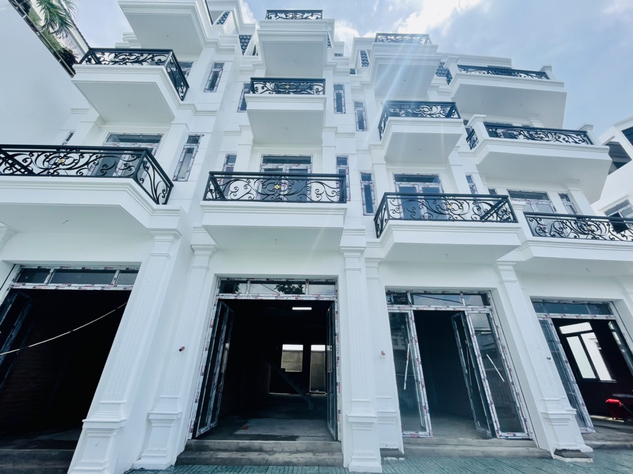 Bán nhà đường Tên Lửa, Bình Tân, đầy đủ nội thất, xây 4 lầu, có thang máy, DT 5*22m, SHR