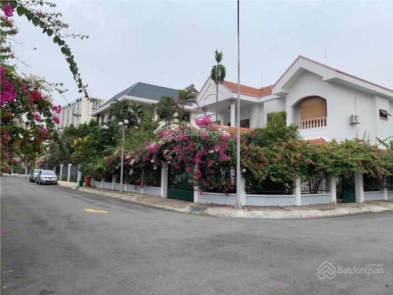 Biệt thự khu compound hoa hồng - Đường 12, P Bình An, Q2 - 10.5x28m, trệt 2 lầu sân vườn, giá 54 tỷ 0938061333