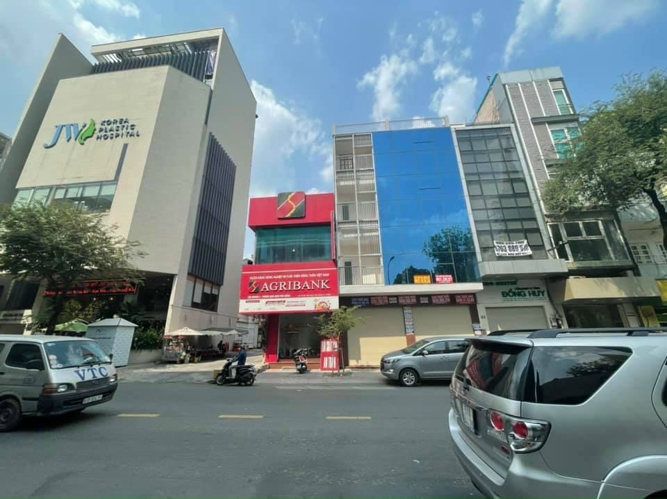 Bán nhà mặt tiền ngay Nguyễn Văn Trỗi, P8, Phú Nhuận DT 5mx17m KC 3 tầng mới. Giá 15 tỷ TL
