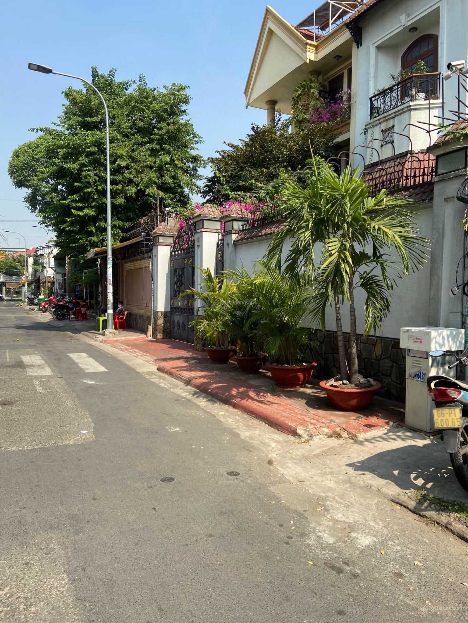 8m x 25m DT chuẩn đẹp cho BT nội khu Vip đường Hoàng Việt P. 4 Q. Tân Bình, giá chỉ 164 triệu/m2.