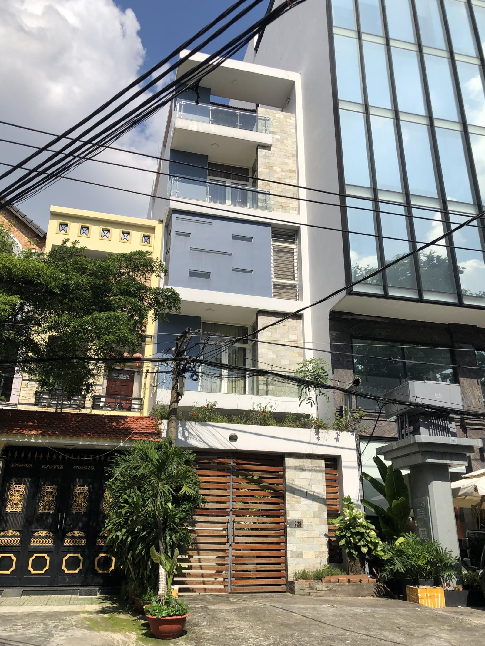 Bán nhà mặt tiền đường Nguyễn Đức Thuận, P13, Tân Bình; DT: 4x16m; nhà 5 tầng