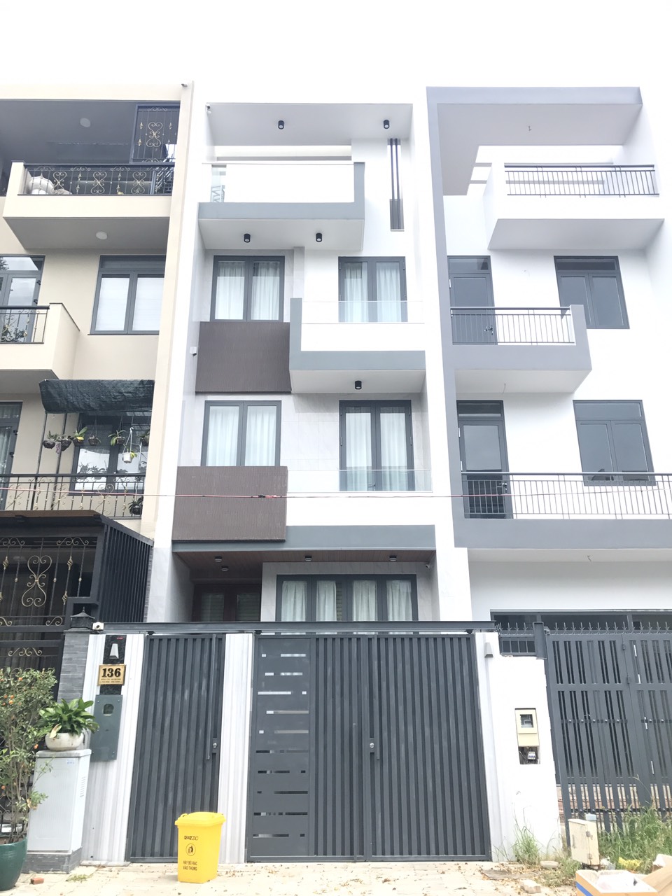 Nhà phố hoàn thiện mới KDC Đại Phúc Green Villas, Sổ hồng đầy đủ, giá rẻ 11.3 tỷ , LH: 0934.93.39.78