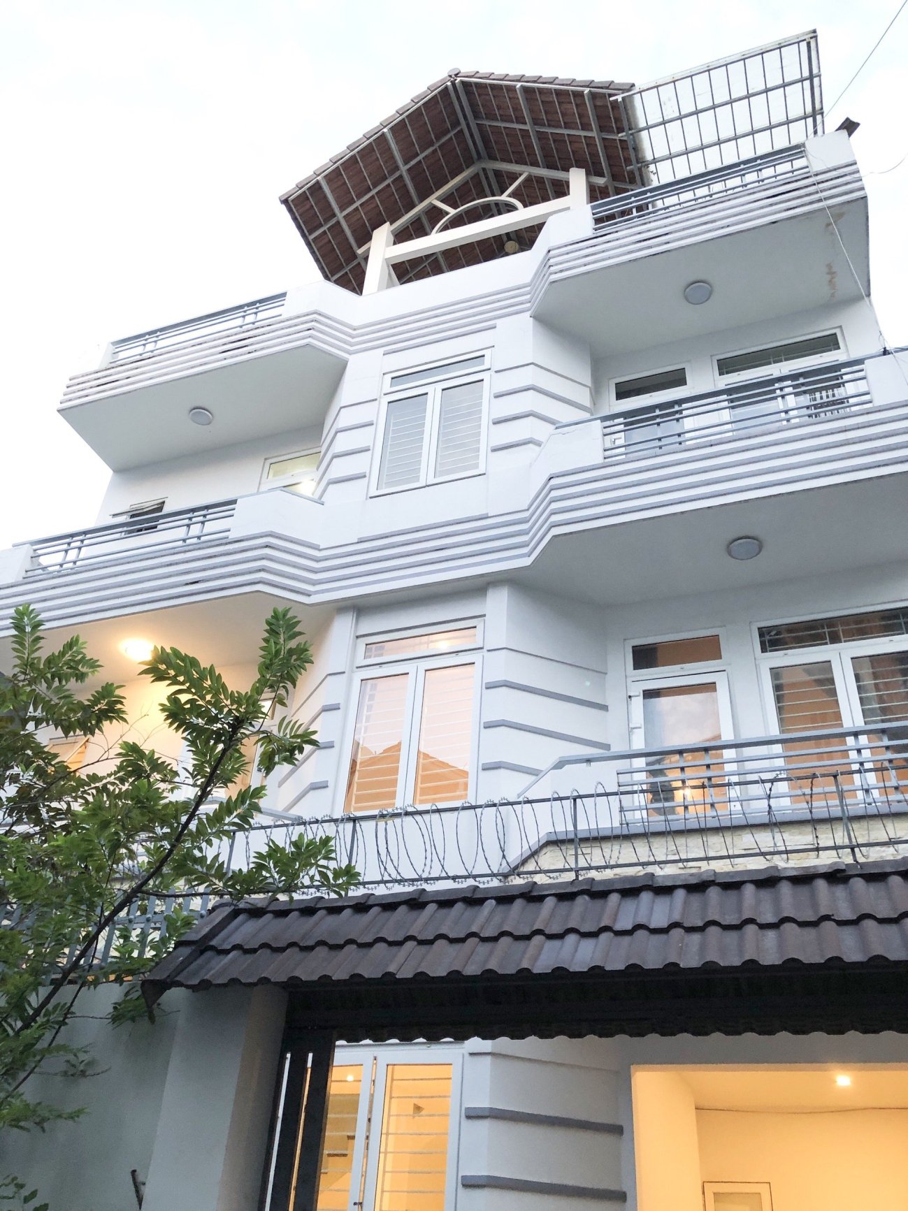 Kẹt Banks bán gấp tòa nhà Nguyễn Trãi, P. NCT, Quận 1 (6 x 18m) HĐT 90tr/th gía 38 tỷ