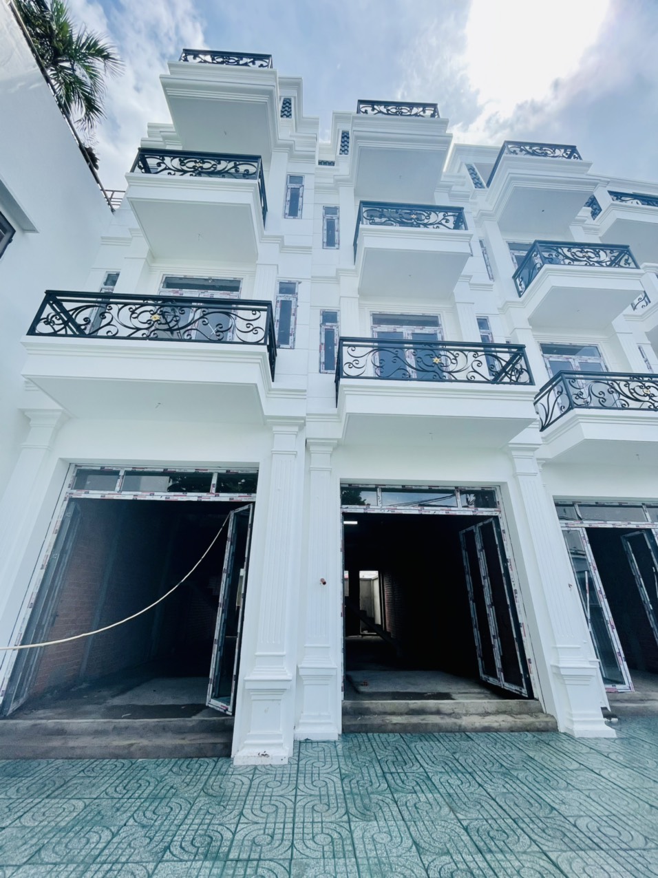 Nhà 4 tầng, 4x22m, mặt tiền chợ Hồ Văn Long Quận Bình Tân, sổ hồng riêng, sân xe hơi 9m