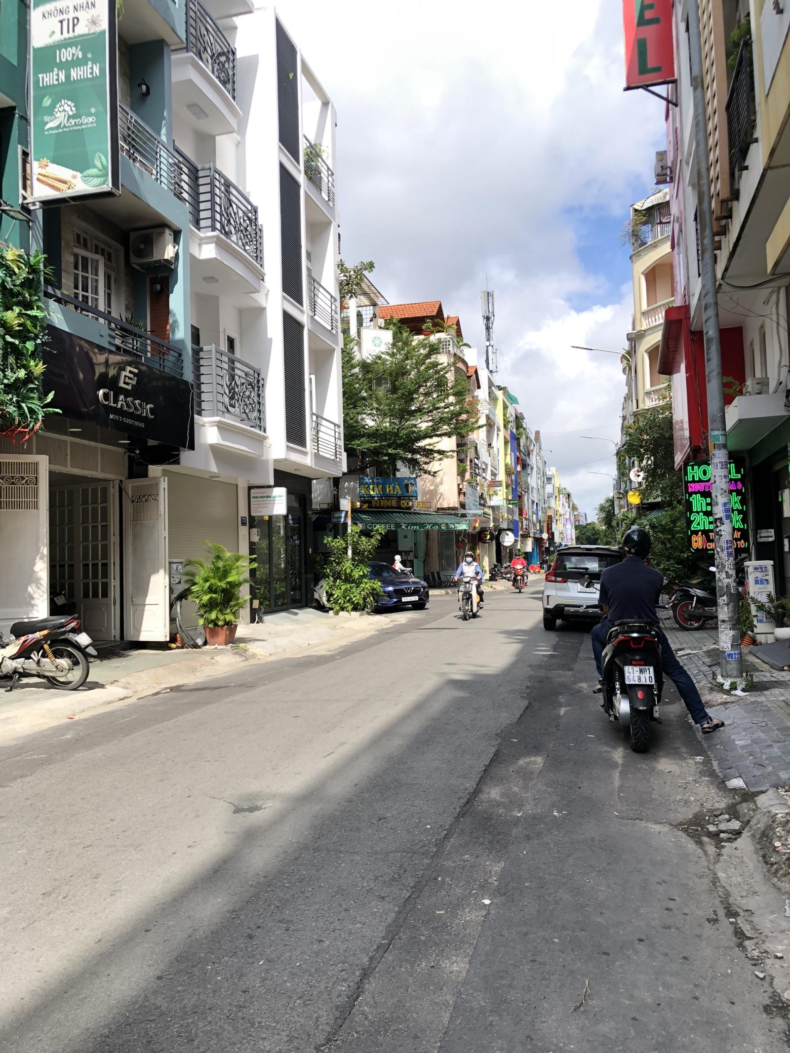 Bán nhà mặt tiền Thăng Long, Tân Bình. DT: 5x16m, nhà 3 tầng vị trí tuyệt đẹp