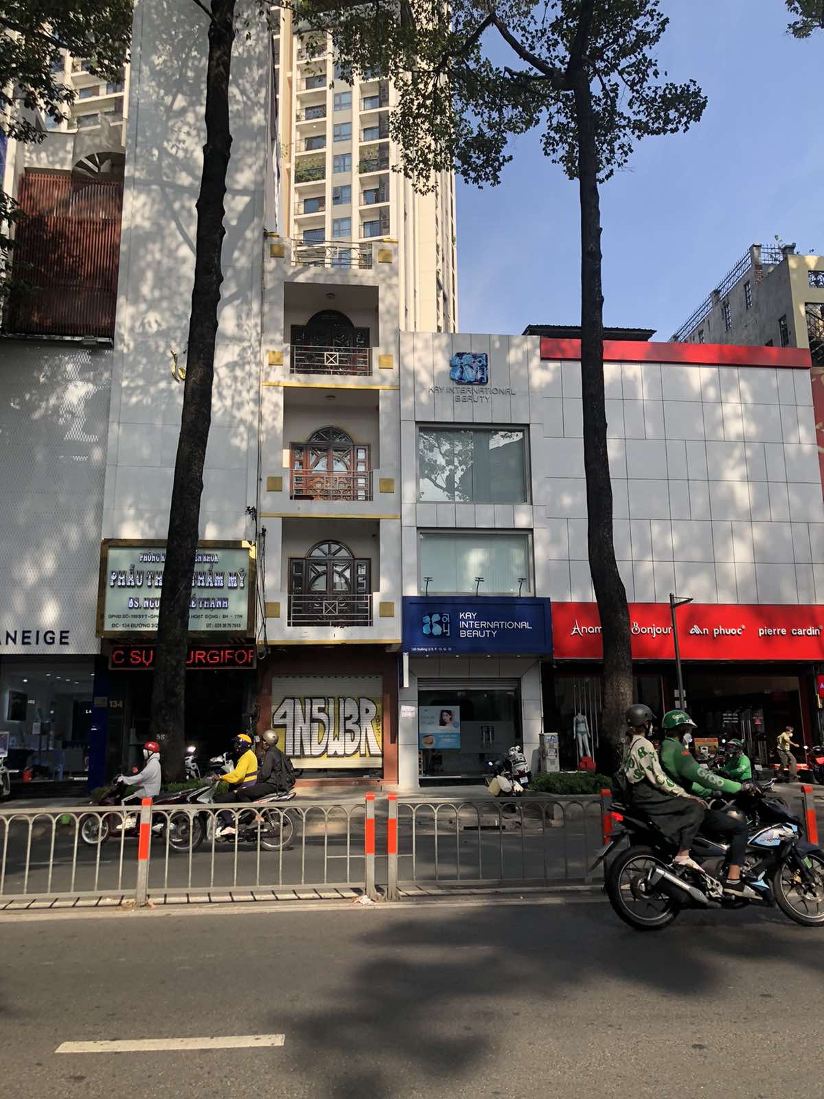 Bán nhà mặt tiền đường 3 Tháng 2 P12 Q10. DT 4x19m nhà 4 lầu giá 23 tỷ TL.LH: 0909.746.977