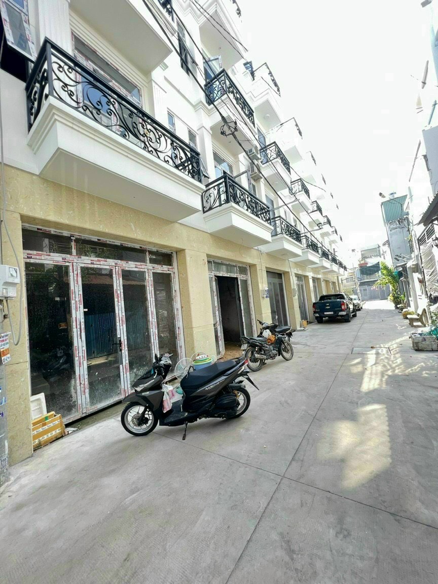 Chính chủ cần bán gấp căn nhà gần chợ đường Hà Huy Giáp q12.