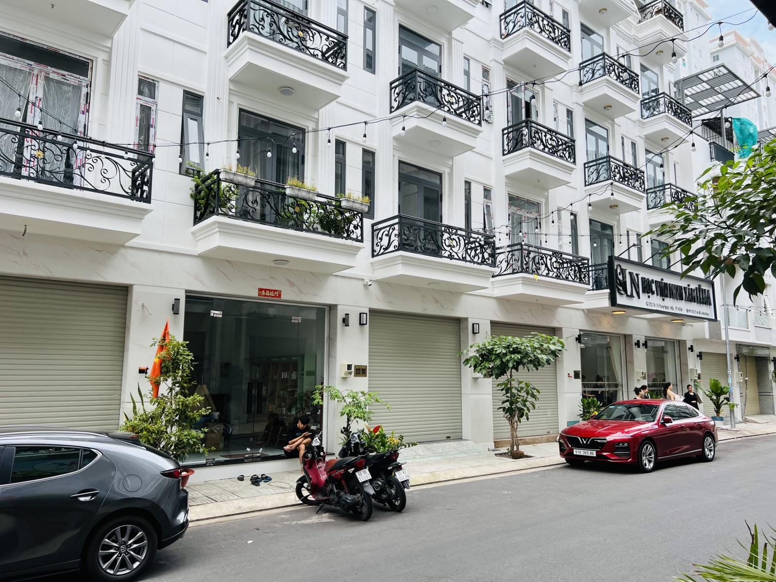 Bán nhà mặt phố tại Bình Tân, Tp.HCM diện tích 300m2  giá 7300 Triệu > LH : 090814902 An