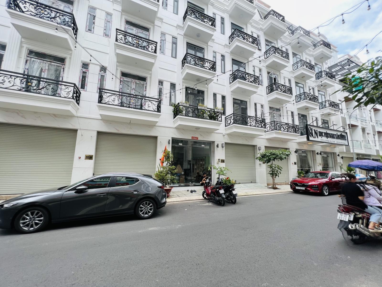 Bán nhà mặt phố tại Bình Tân, Tp.HCM diện tích 300m2  giá 7300 Triệu > LH : 090814902 An