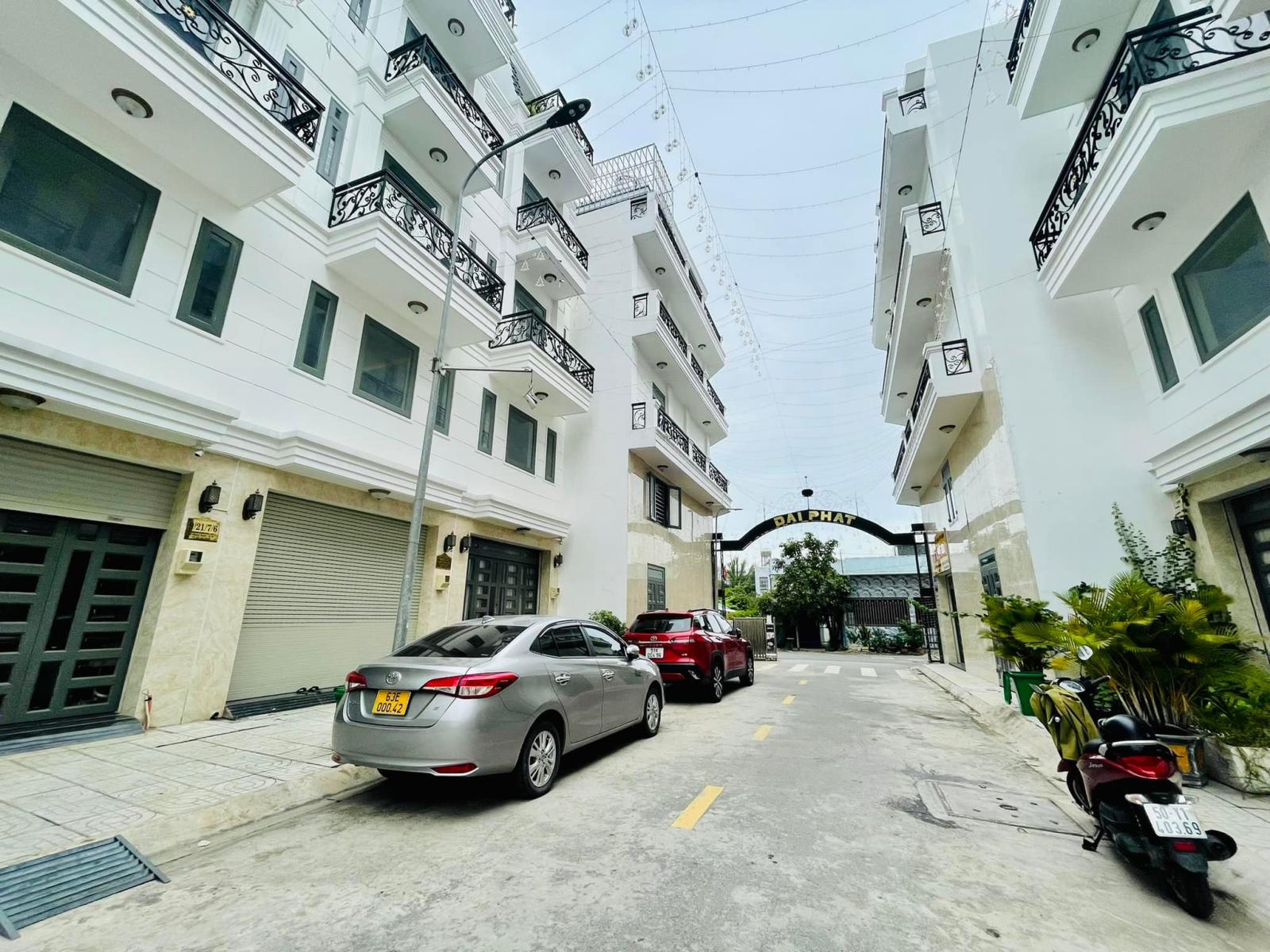 Nhà 4 tầng, 4x22m, mặt tiền chợ Hồ Văn Long Quận Bình Tân, sổ hồng riêng, sân xe hơi 9m
