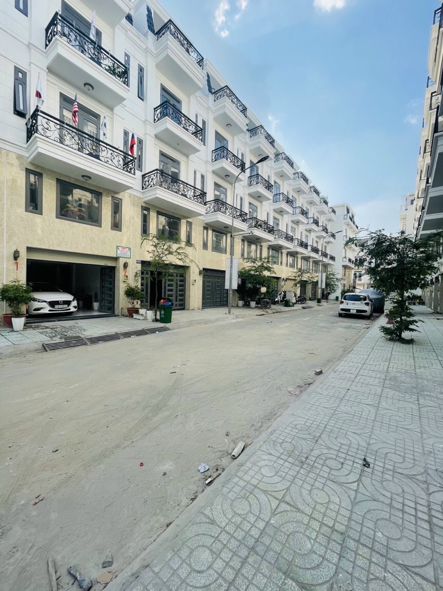 Bán nhà 3 tầng 4PN, 5WC, mặt tiền Nguyễn Văn Yến, Tân Phú, DT 5x16m, SHR, LH: 0908714902 AN