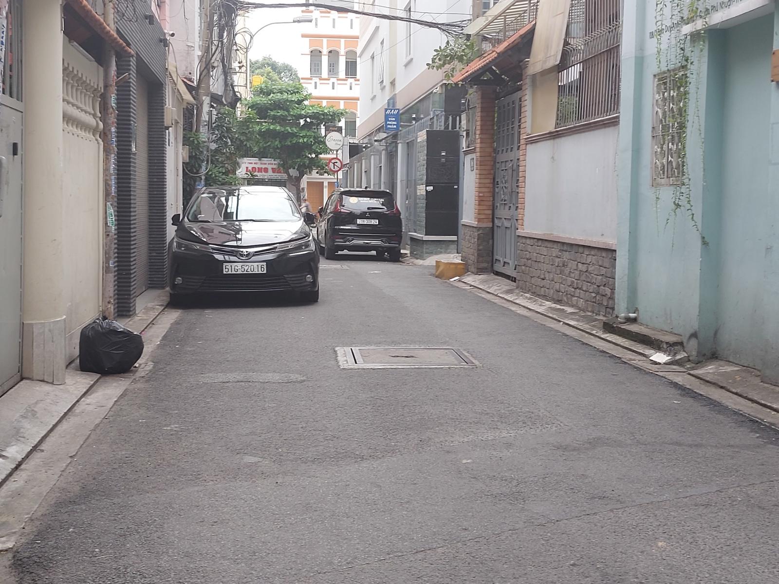 Bán GẤP nhà đường Nguyễn Thị Minh Khai, Q3 Xe hơi đậu trước nhà, DT 4,5m x 16m, 3 lầu, giá 21 tỷ