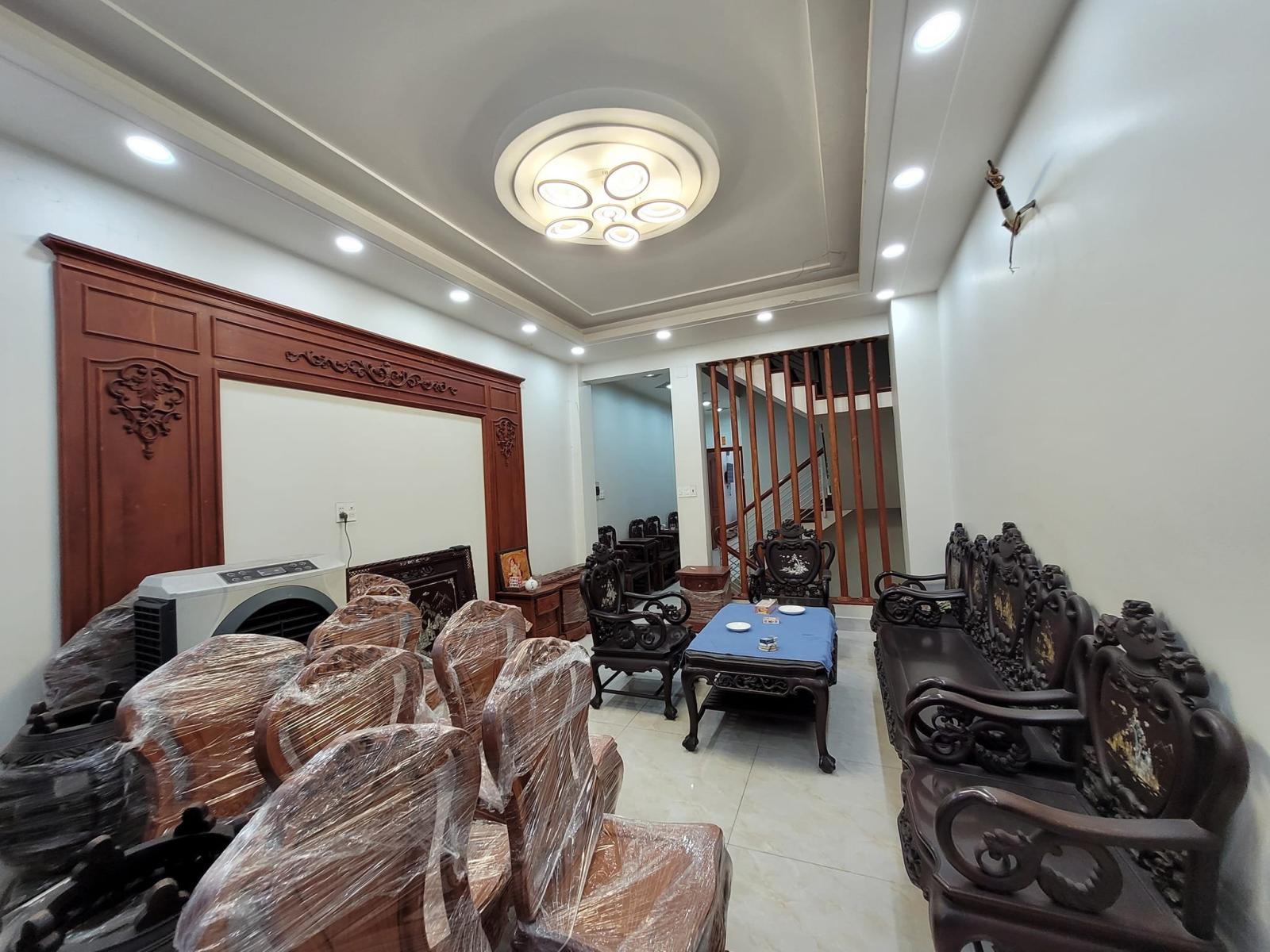 Bán nhà mặt tiền Nguyễn Tư Giản, 100m2, 4 tầng, tặng Full nội thất, 14.5 tỷ.