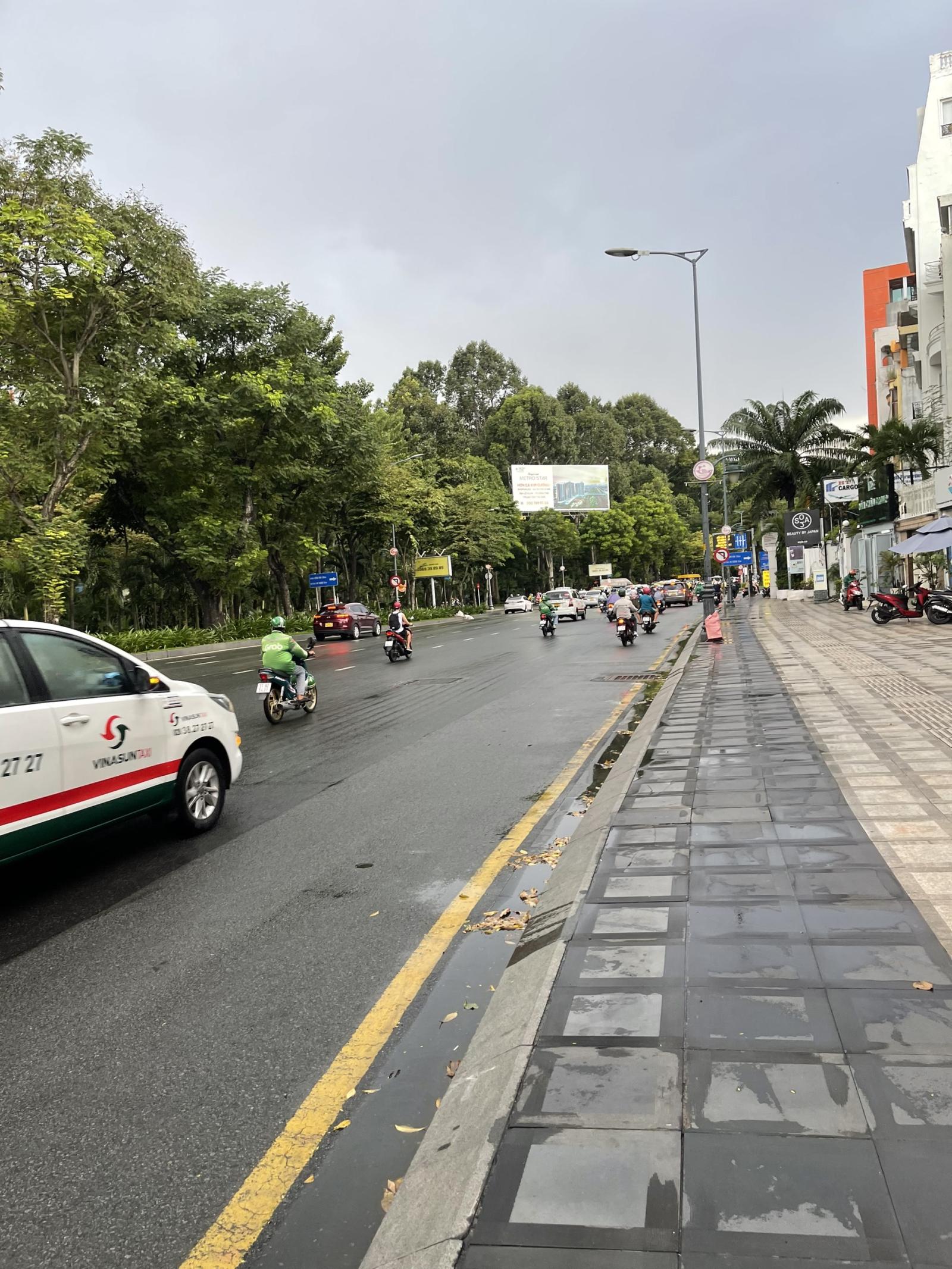 Bán Nhanh trong Tháng 9/2022. Mặt tiền Trường Sơn P2 Tân Bình 7x28m, 7 Lầu
