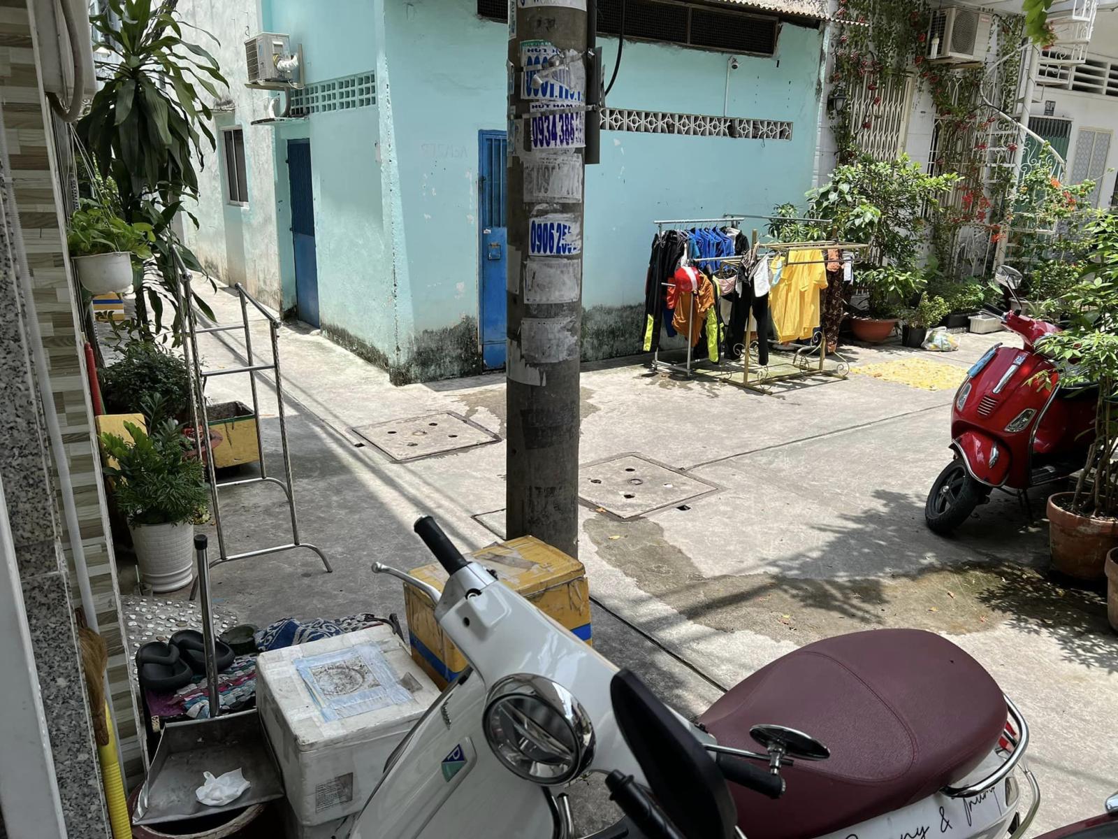 Cần bán gấp nhà hẻm 4 mét 835 Trần Hưng Đạo,P1 , Q5.